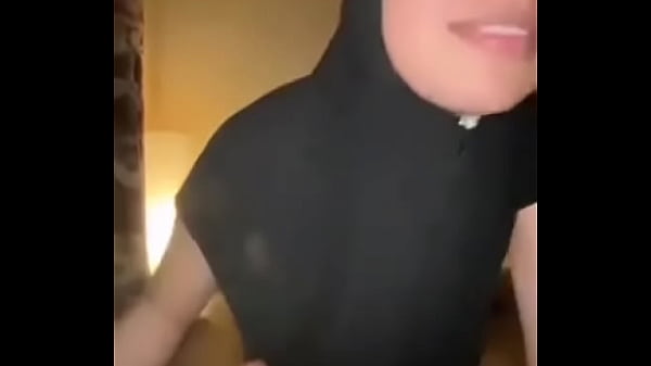 Menggila Di Ranjang Dengan Memek Sempit Dan Kontol Besar, Gadis Berjilbab Ini Tak Kuasa Menahan Nafsu