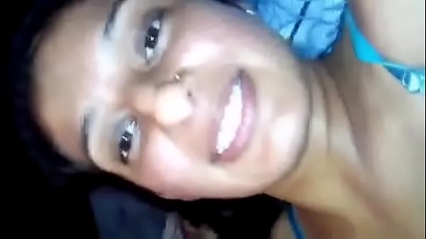 भारतीय सुंदरी का मोहक अंदाज