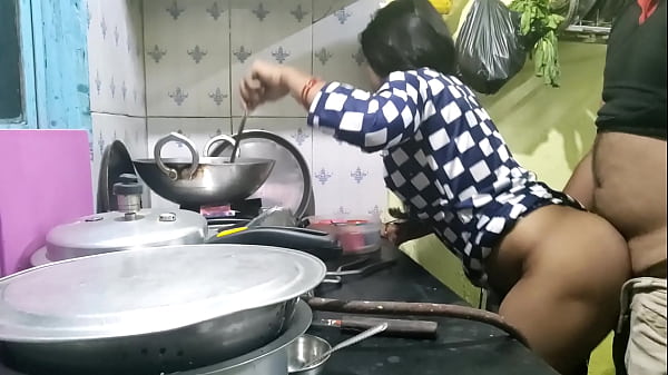 गाँव से आई भोली बाई को कुछ पता नहीं था, तो मालिक ने उसका बेजा फायदा उठाकर उसे चोद डाला