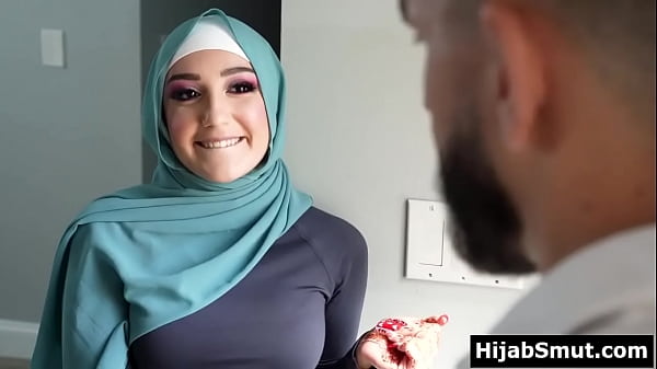 Gadis Muslimah Polos Digodok Pelatih Sepak Bolanya Jadi Mesum