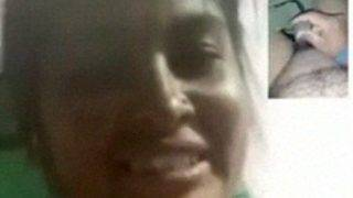 Tante Malayali Memamerkan Payudara Dan Membuat Pria Itu Masturbasi Di Panggilan Video
