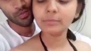 Video Panas Wanita India Bergoyang Dengan Thong Menggoda