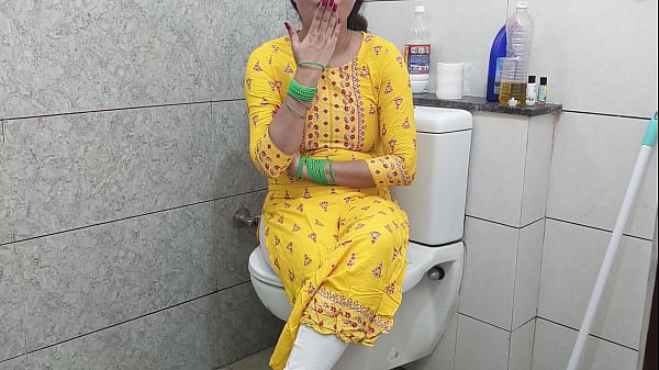 Ibu Tiri India Yang Panas Menggoda Anak Tirinya Di Kamar Mandi Dengan Suara Hindi Yang Menggairahkan