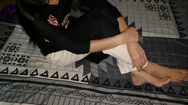 Bibir Montok Bibi Menggoda, Mengajakku Ke Rumahnya Dan Memintaku Untuk Menembus Pantatnya Yang Besar Sepanjang Malam.