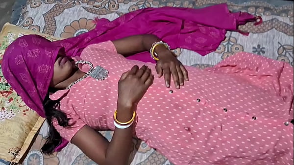 Video Anal Seksi Sali Desa Dengan Gaun Pink Yang Menggoda