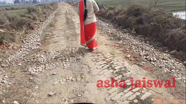 गांव की देसी आंटी को अकेले पाकर जबरदस्ती गाड़ में चोदा