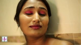 Gadis India Terseksi Mandi Di Kamar Mandi – Adegan Mesra Yang Terekam