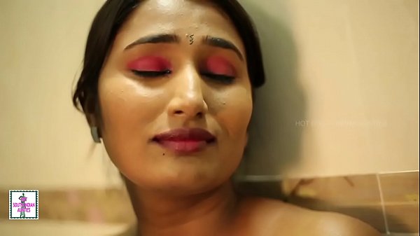 Gadis India Terseksi Mandi Di Kamar Mandi – Adegan Mesra Yang Terekam