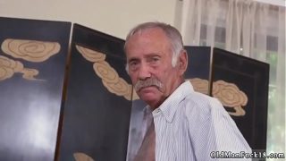 Nenek Panas Merayu Bujang Muda Dan Beruang Tua Pertama Kali Menjelajah Ke Selatan