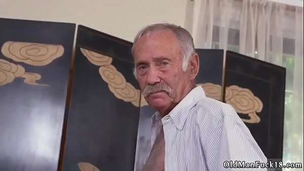 Nenek Panas Merayu Bujang Muda Dan Beruang Tua Pertama Kali Menjelajah Ke Selatan