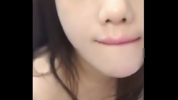 Gadis Remaja Tiongkok Menggoda Dengan Mulut Sensual