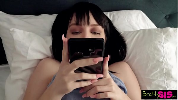 “kontol Siapa Nih?” Adik Tiri Ngentot Gara-gara Nemuin Foto Kontol Kakak Tirinya S13:e6