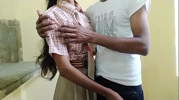 Mahasiswa Desi India Menggoda Pacar Sekolahnya Yang Berusia 18 Tahun Dengan Nafsu Liar