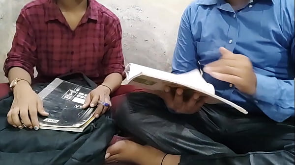 कॉलेज की छात्रा पढ़ाई में लापरवाह, तो शिक्षक ने जमकर चोदा उसकी चूत