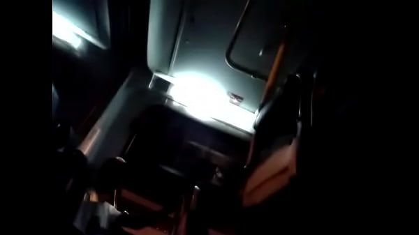 Goyangan Perdana Di Atas Bus