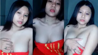 Alexa Buka Handuk, Payudaranya Menggoda