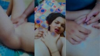 Desi Bugil Memencet Payudara Dan Jari-jari Merangsang Vaginanya