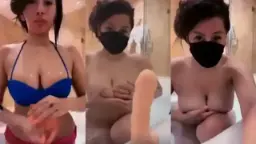 Jugo Montok Bulat Menggoda Di Bak Mandi