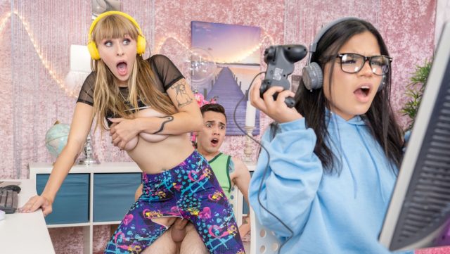 Streamer Seksi Menggila Di Layar, Sampai Tuntas