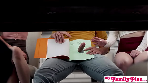 Duduklah Dengan Penis Kecilmu Dan Tunggu Sampai Kami Selesai Makan Hidangan Penutup, Ibu Tiri – Myfamilypies S22:e3