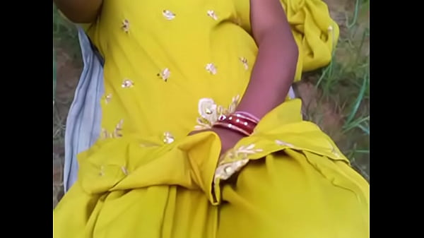 Gadis Liar Di Ladang Dengan Suara Serak Bahasa Hindi