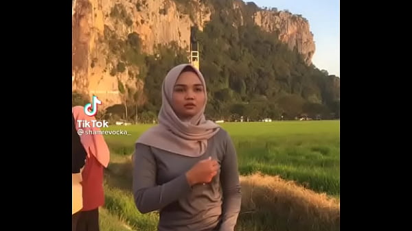Hijab Bergoyang Menggoda Hingga Klimaks