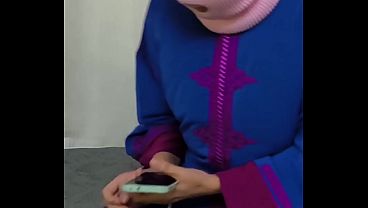 متعات سعوديات مثيرات يخضعن لسائق شهواني في علاقة جنسية محمومة