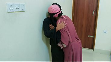 Desi Bhabhi Panas Di Rumah, Adegan Mesra Tanpa Sensor