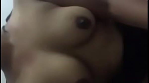Gelapnya Puting Desi Yang Menggoda