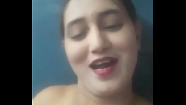 Kekasih Arabku Melontarkanku Dengan Ledakan Hasrat
