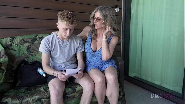 Ibu Tiri Mengubah Anak Tirinya Jadi Penggertak Demi Imbalan Vagina – Cory Chase – Panas Terlarang
