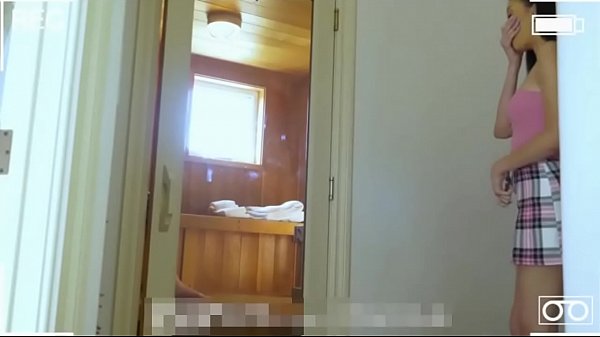 Adik Tiri Lana Rhoades Mengintip Kakak Tirinya Dengan Nafsu Membara