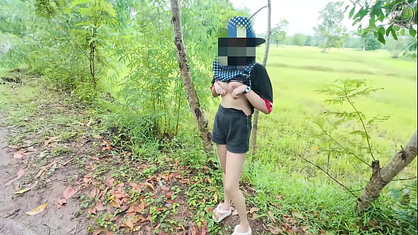 สาวไทยใจกล้าโชว์จุดซ่อนเร้นริมทางอย่างร้อนแรง