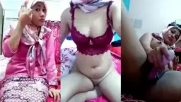 Yani Berhijab Tapi Bebas Dan Hot, Siap Diterjang Dan Dibasahi