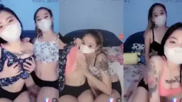 Dua Cewek Mesra Saling Menjilati Payudara
