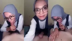 Mutia Berjilbab Menghisap Kontol Kekasihnya
