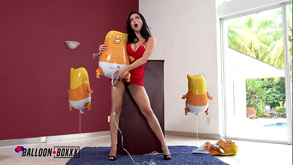 Amatir Rusia Crystal Rush Menggoyang Balon Trump Dengan Goyangan Seksi