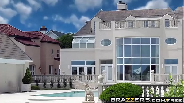 Brazzers – Pantat Gede Suka Yang Besar – Dua Batang Masuk Semak…dan Nembus Sampai Ke Dubur, Adegan Hot Bareng Angelina Valentin