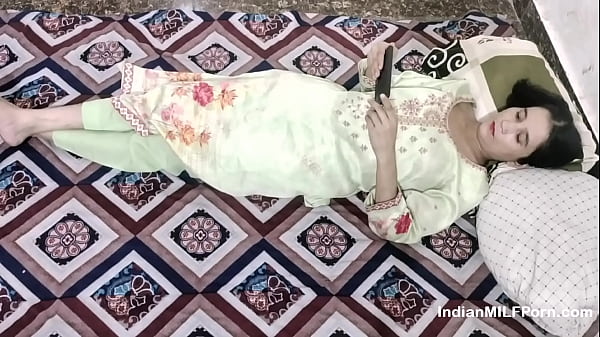 Cewek India Lagi Nonton Bokep Di Hp Tiba-tiba Dijebak Dan Digenjot Habis-habisan Sama Kakak Tiri – Suara Hindi Bikin Makin Basah