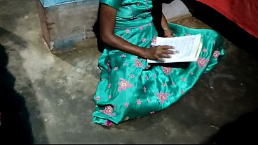 Desi Bhabhi Yang Nakal Menggoda Gurunya Saat Membaca Buku