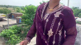 Bhabhi Bhojpuri Yang Nakal Memberikan Kenikmatan Total Dari Memek Dan Tubuhnya Dengan Suara Hindi Yang Menggairahkan