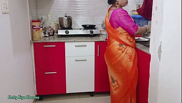 Gadis India Di Dapur, Digoyang Ganas Dengan Kontol Besar