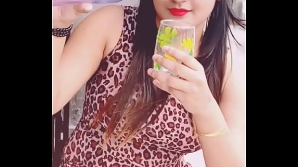 Pose Mesum Gadis India
