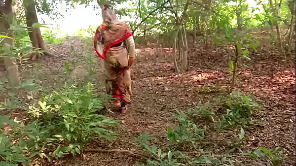 Malam Natal Panas Dengan Desi Radhika Di Hutan Liar
