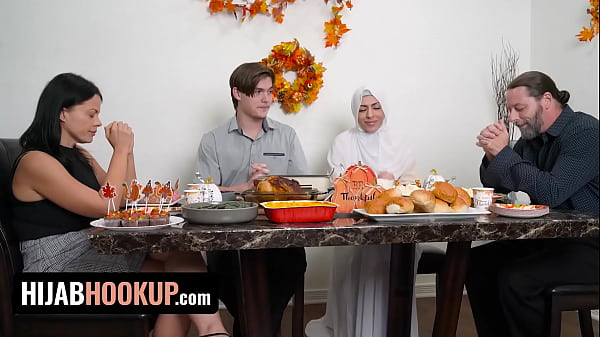 Audrey Royal, Muslimah Seksi, Rayakan Thanksgiving Dengan Bercinta Liar Di Atas Meja – Kencan Berhijab