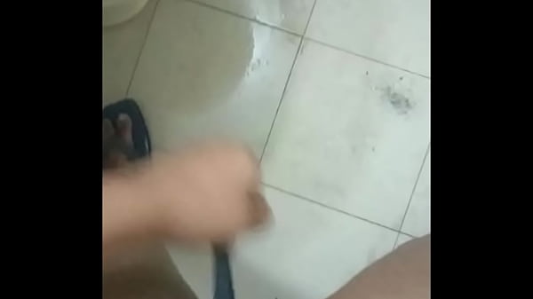 Kamar Mandi Penuh Desahan, Jari-jari Nakal Mainin Memek Cewek Desi.