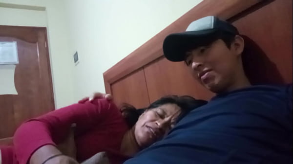 Mi Suegra Insaciable, Me Tiene Todo El Día En La Cama Como Su Amante