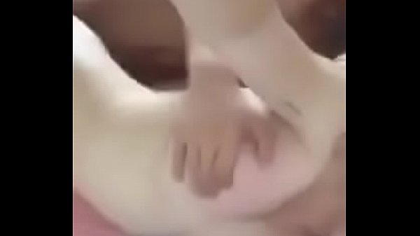 Pasangan Asia Tionghoa Saling Menggairahkan, Menjilati Tubuh Basah Kuyup Sambil Menikmati Penetrasi Yang Dalam Dan Liar.