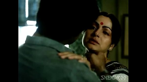 Adegan Mesra Rakhee Yang Menggoda – Paroma – Film Hindi Klasik Penuh Gairah