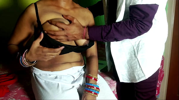 Dokter Menggila, Merangsang Kemaluan Pasien Perawan Dengan Suara Menggoda Dalam Bahasa Hindi